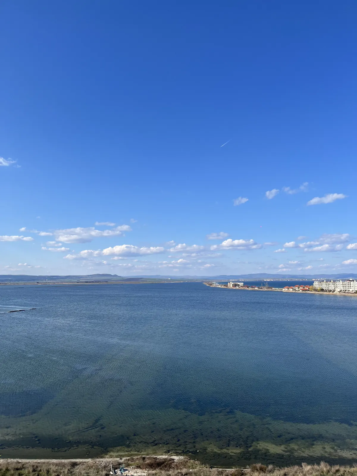 Гледка към езерото